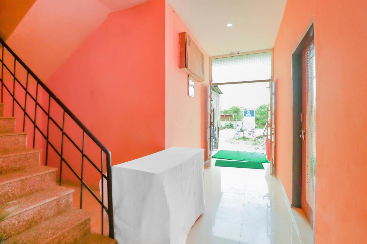 Hotel O Bhardwaj Guest House Garhi Harsaru Bagian luar foto