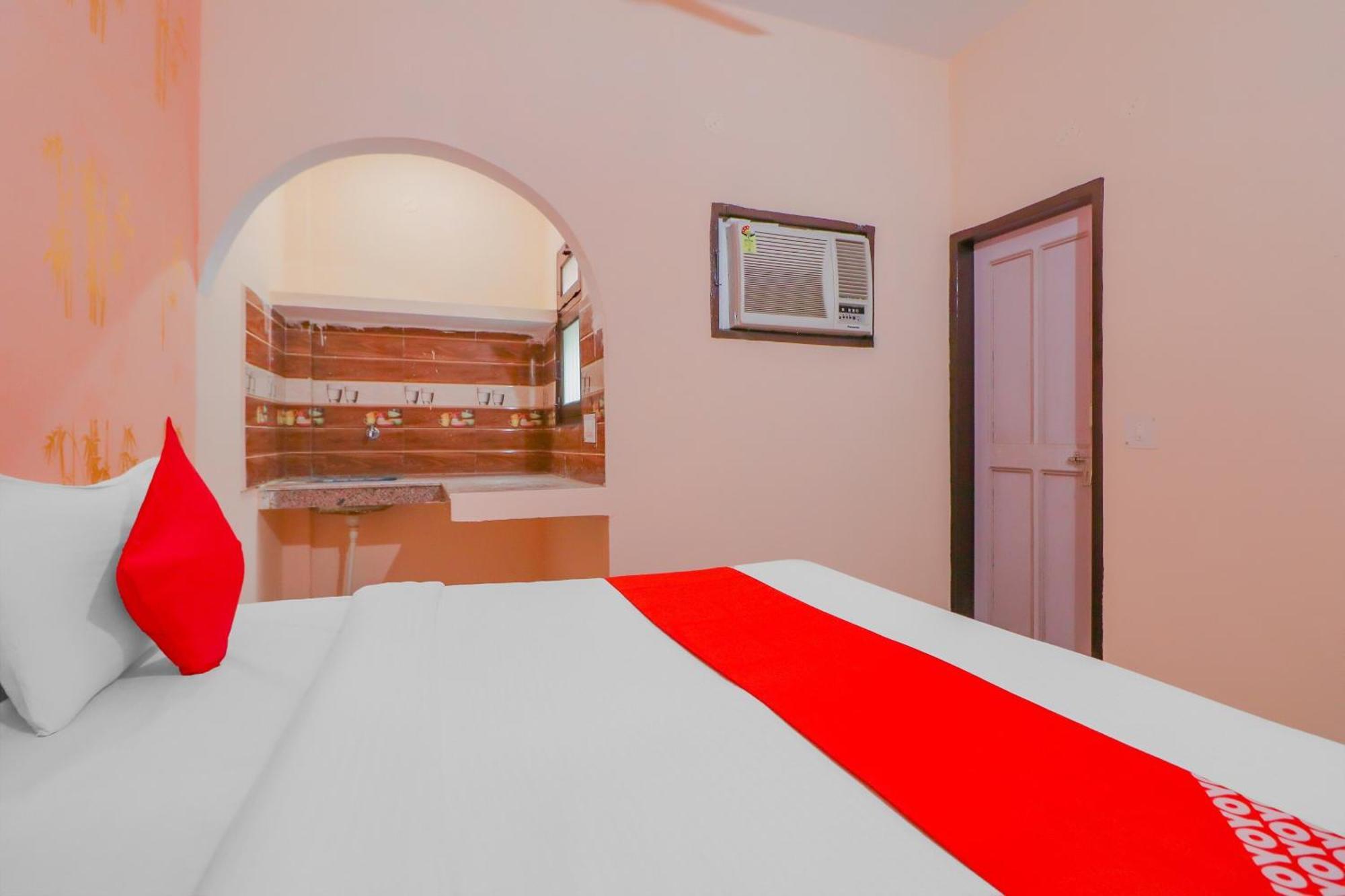 Hotel O Bhardwaj Guest House Garhi Harsaru Bagian luar foto
