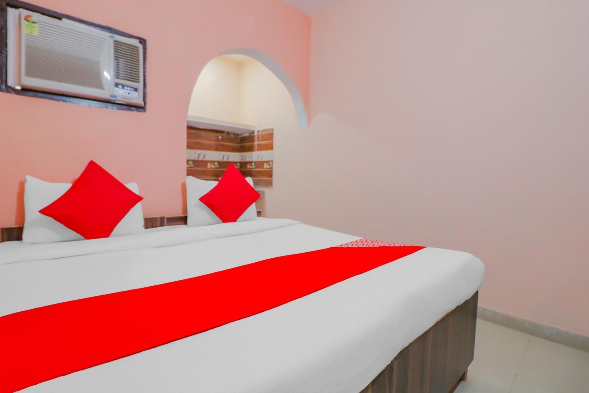Hotel O Bhardwaj Guest House Garhi Harsaru Bagian luar foto