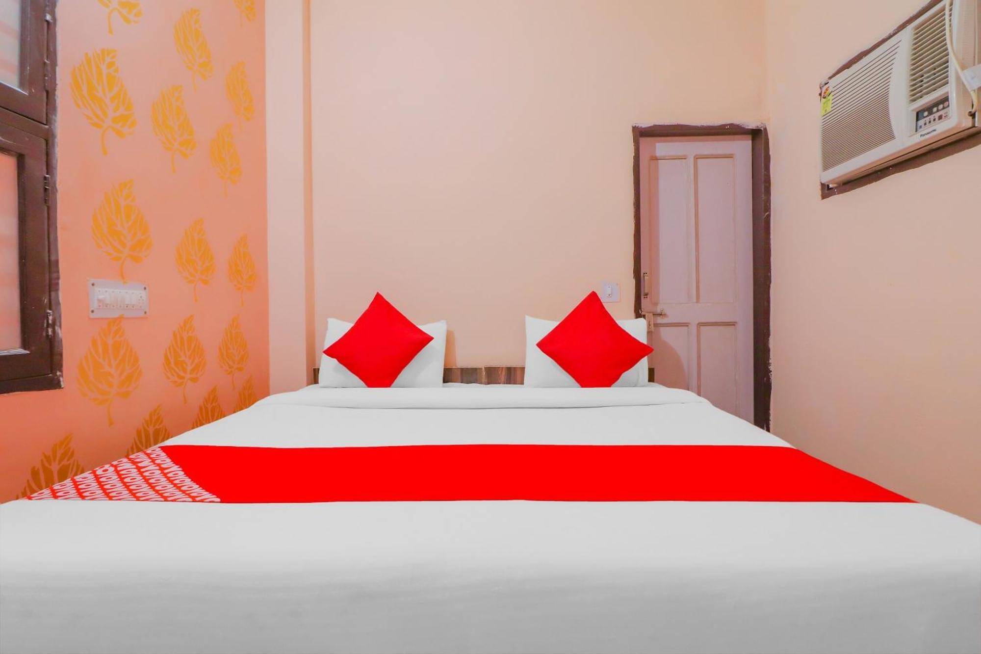 Hotel O Bhardwaj Guest House Garhi Harsaru Bagian luar foto