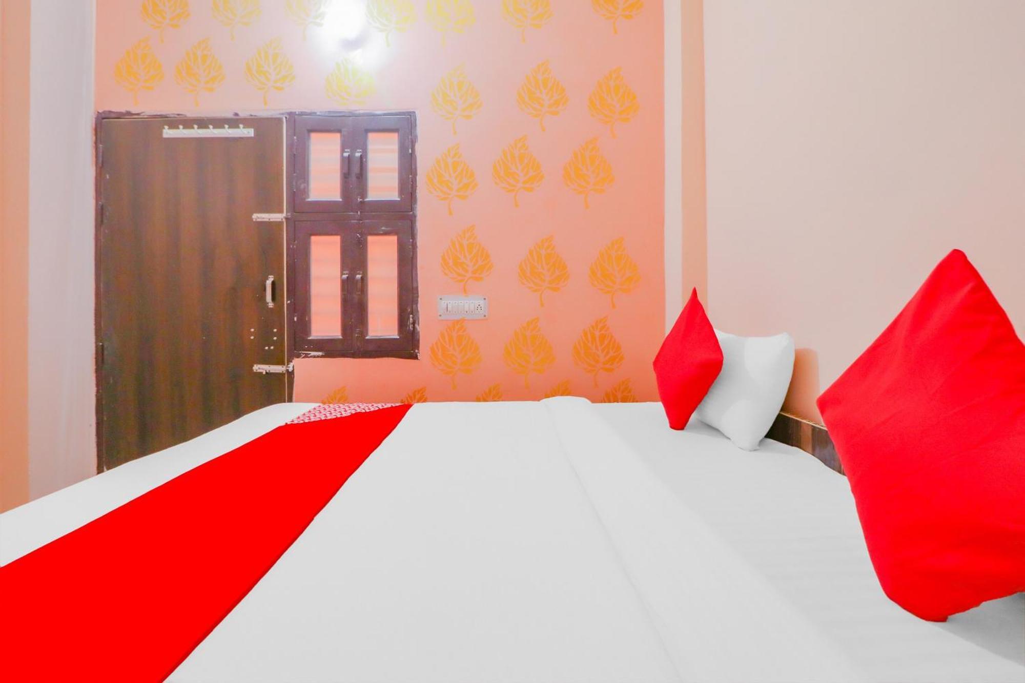 Hotel O Bhardwaj Guest House Garhi Harsaru Bagian luar foto