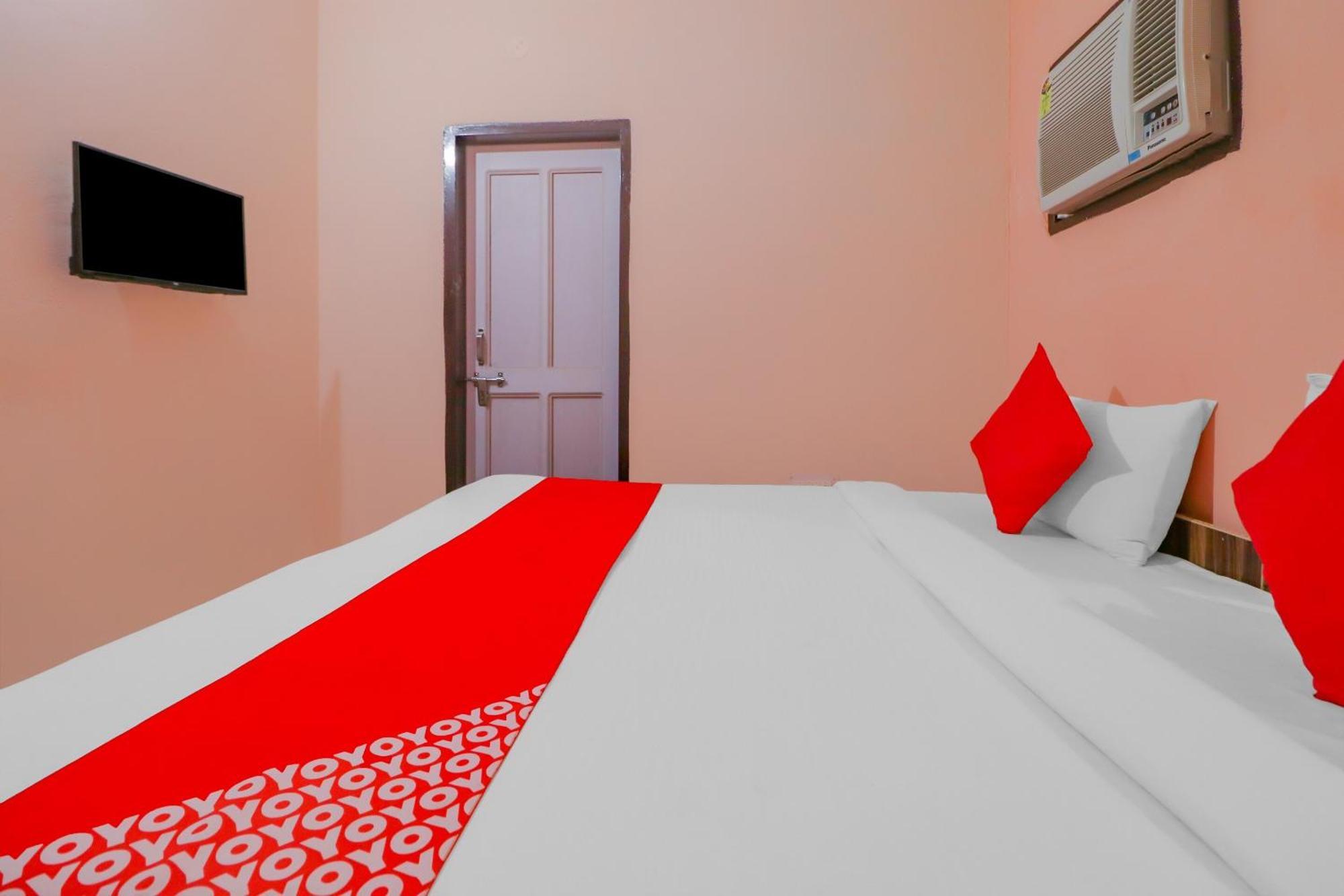 Hotel O Bhardwaj Guest House Garhi Harsaru Bagian luar foto