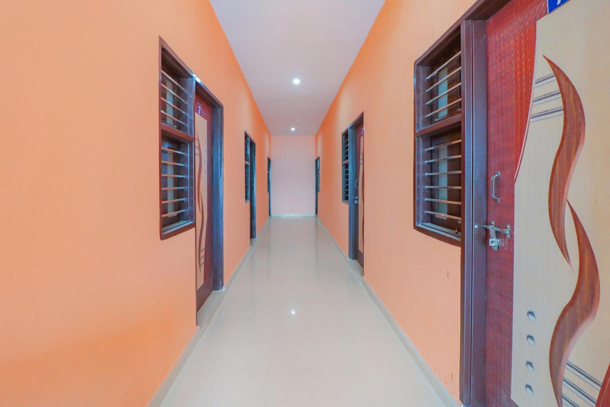 Hotel O Bhardwaj Guest House Garhi Harsaru Bagian luar foto