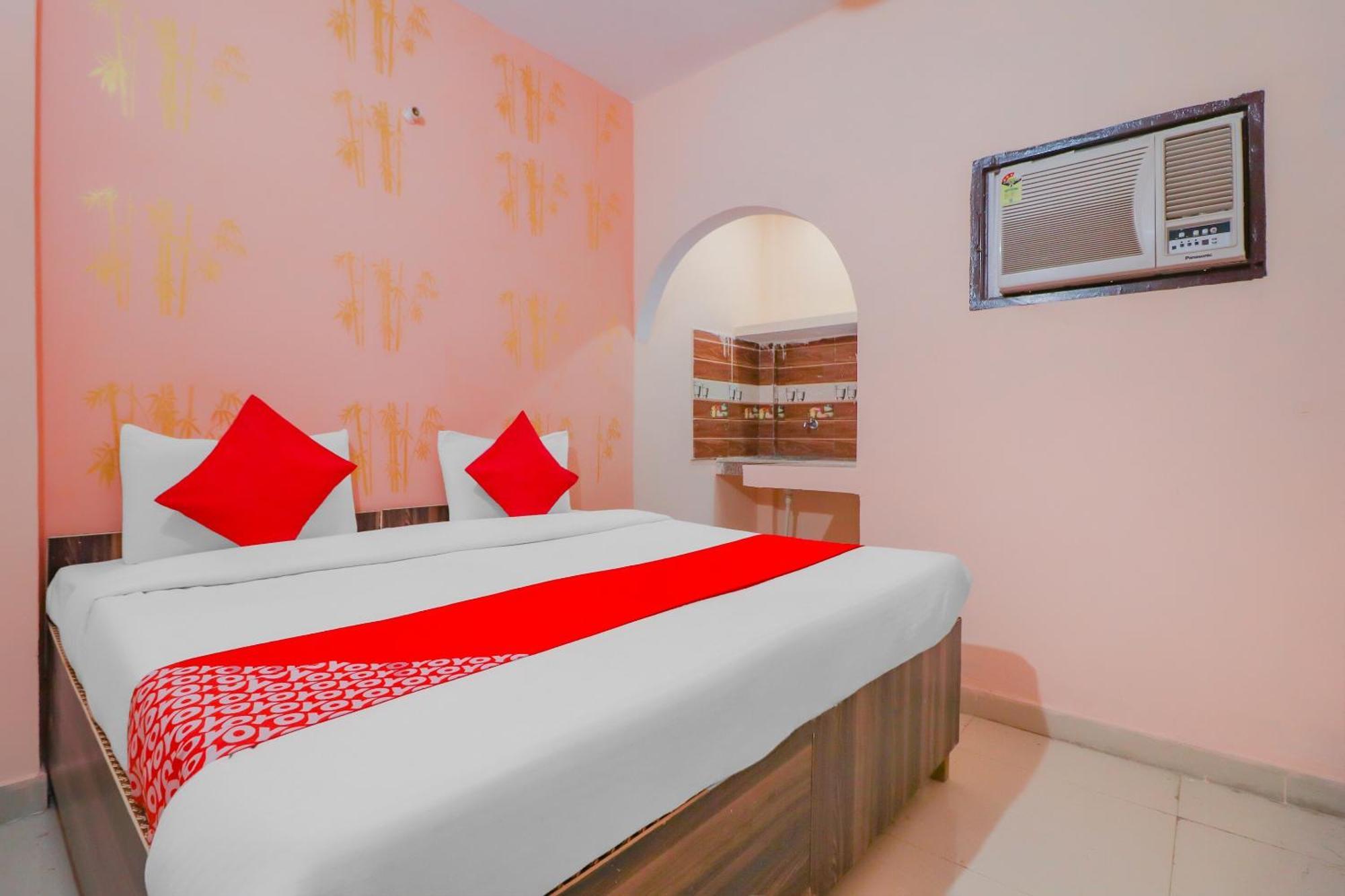 Hotel O Bhardwaj Guest House Garhi Harsaru Bagian luar foto