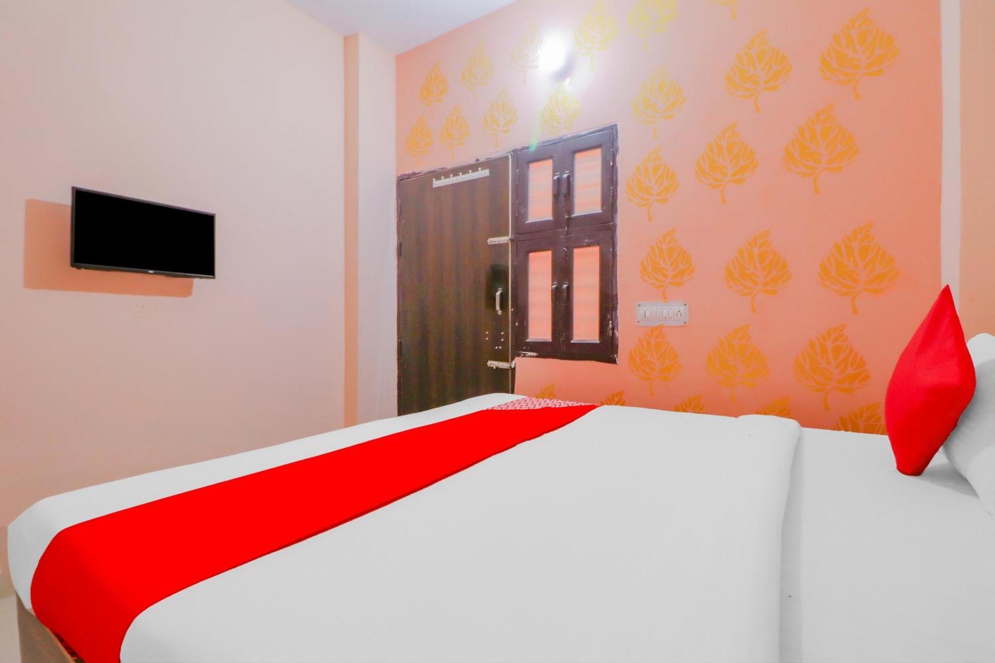 Hotel O Bhardwaj Guest House Garhi Harsaru Bagian luar foto
