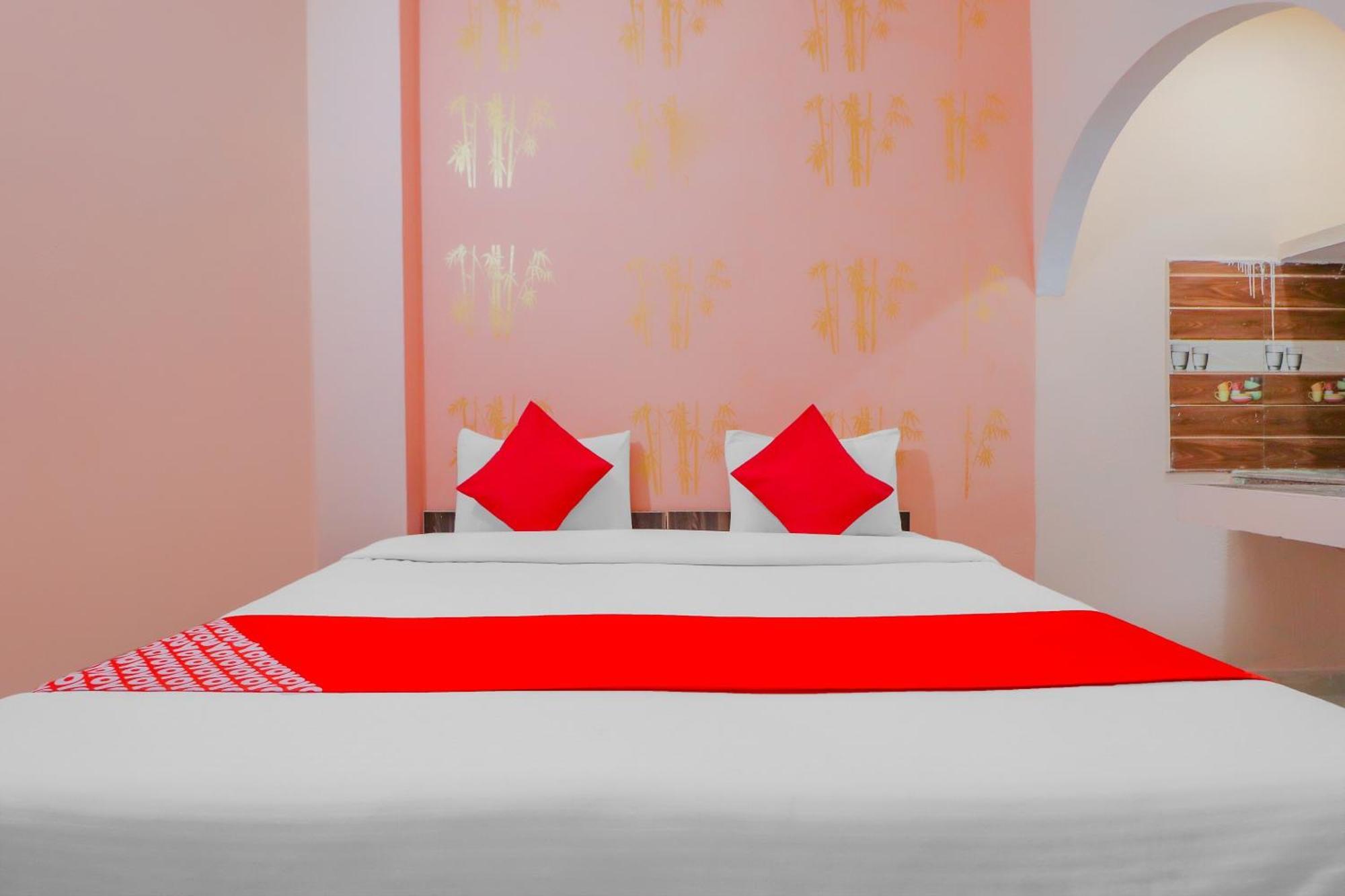 Hotel O Bhardwaj Guest House Garhi Harsaru Bagian luar foto