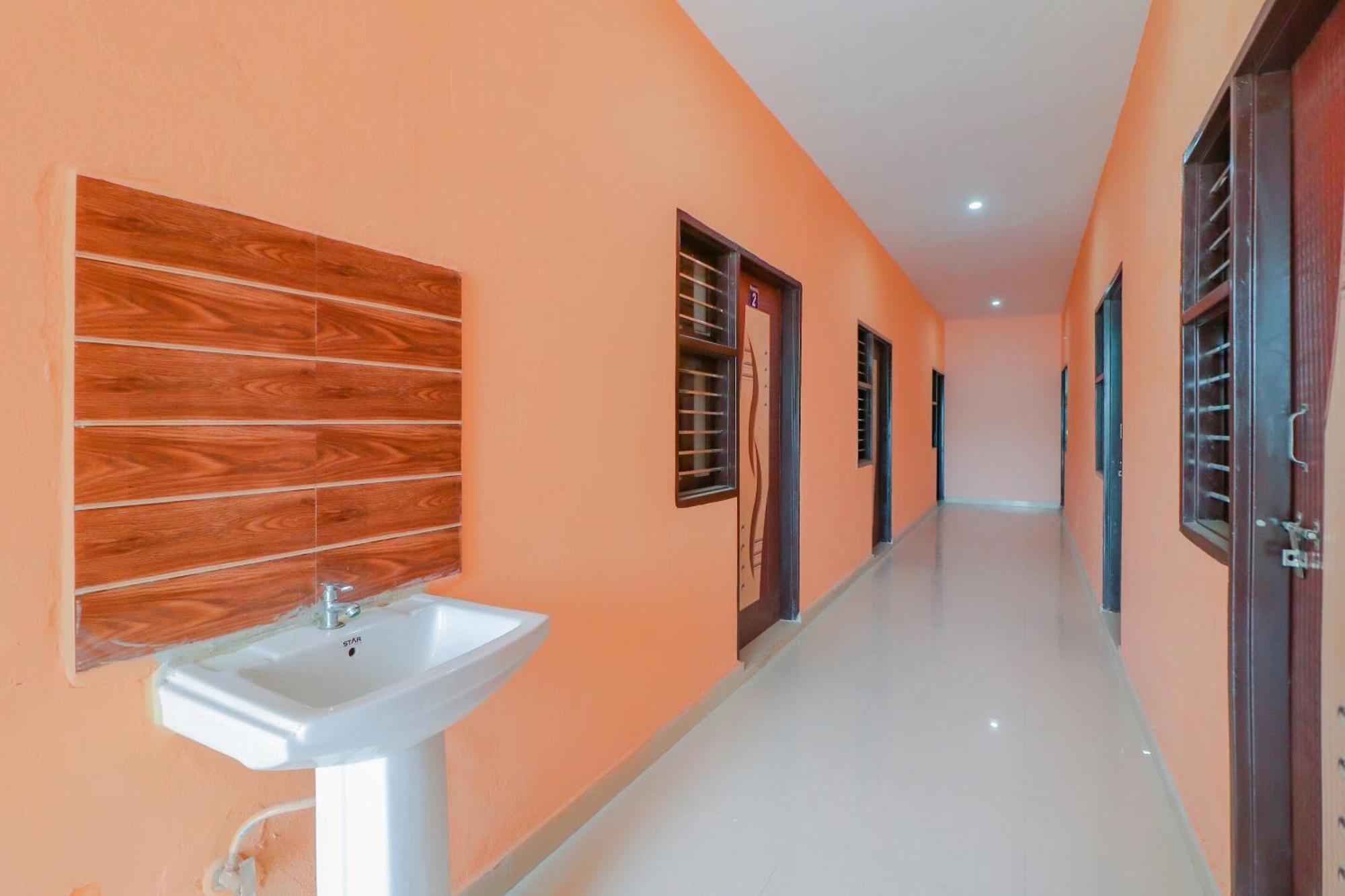 Hotel O Bhardwaj Guest House Garhi Harsaru Bagian luar foto