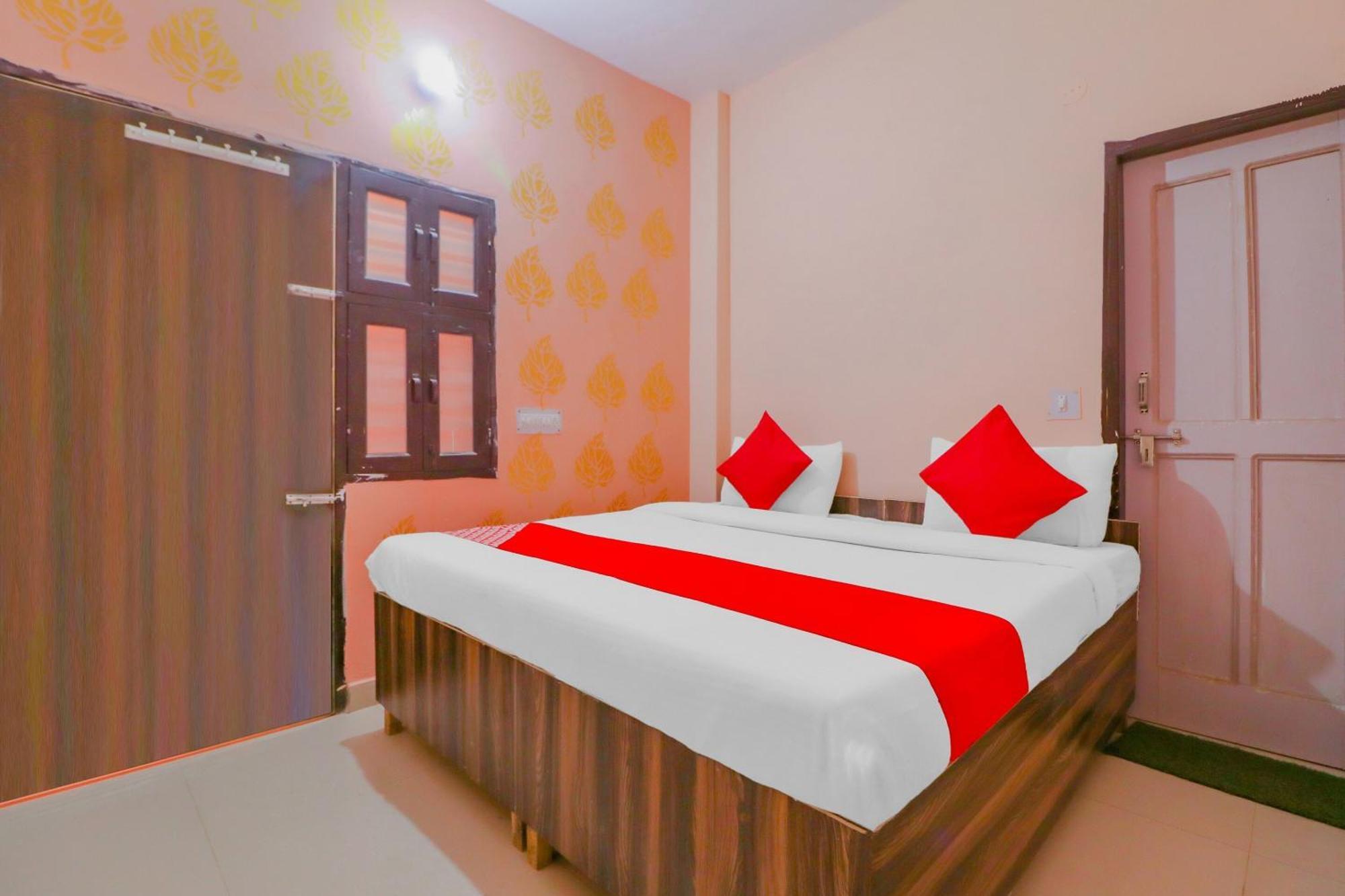 Hotel O Bhardwaj Guest House Garhi Harsaru Bagian luar foto