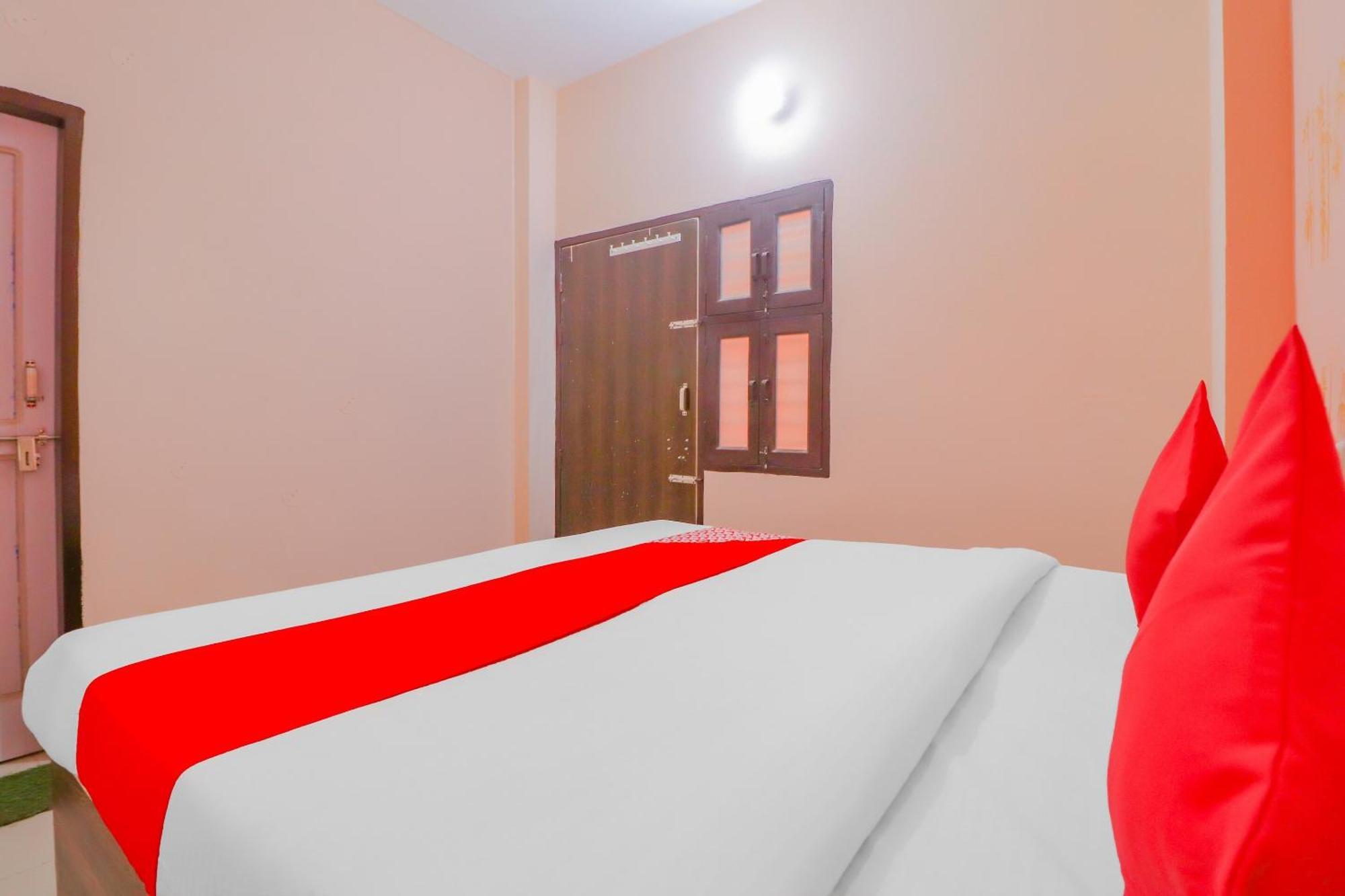 Hotel O Bhardwaj Guest House Garhi Harsaru Bagian luar foto