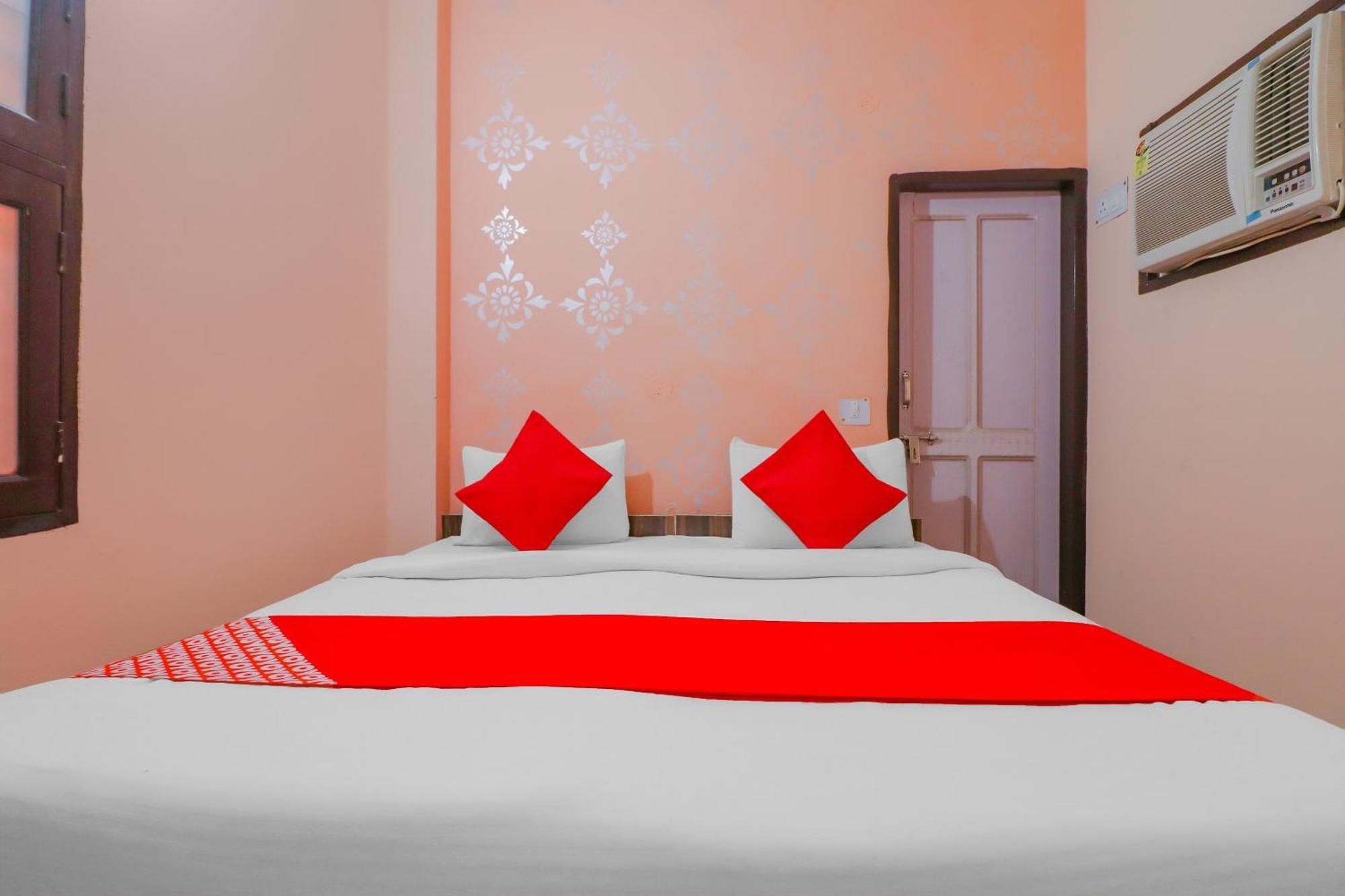 Hotel O Bhardwaj Guest House Garhi Harsaru Bagian luar foto