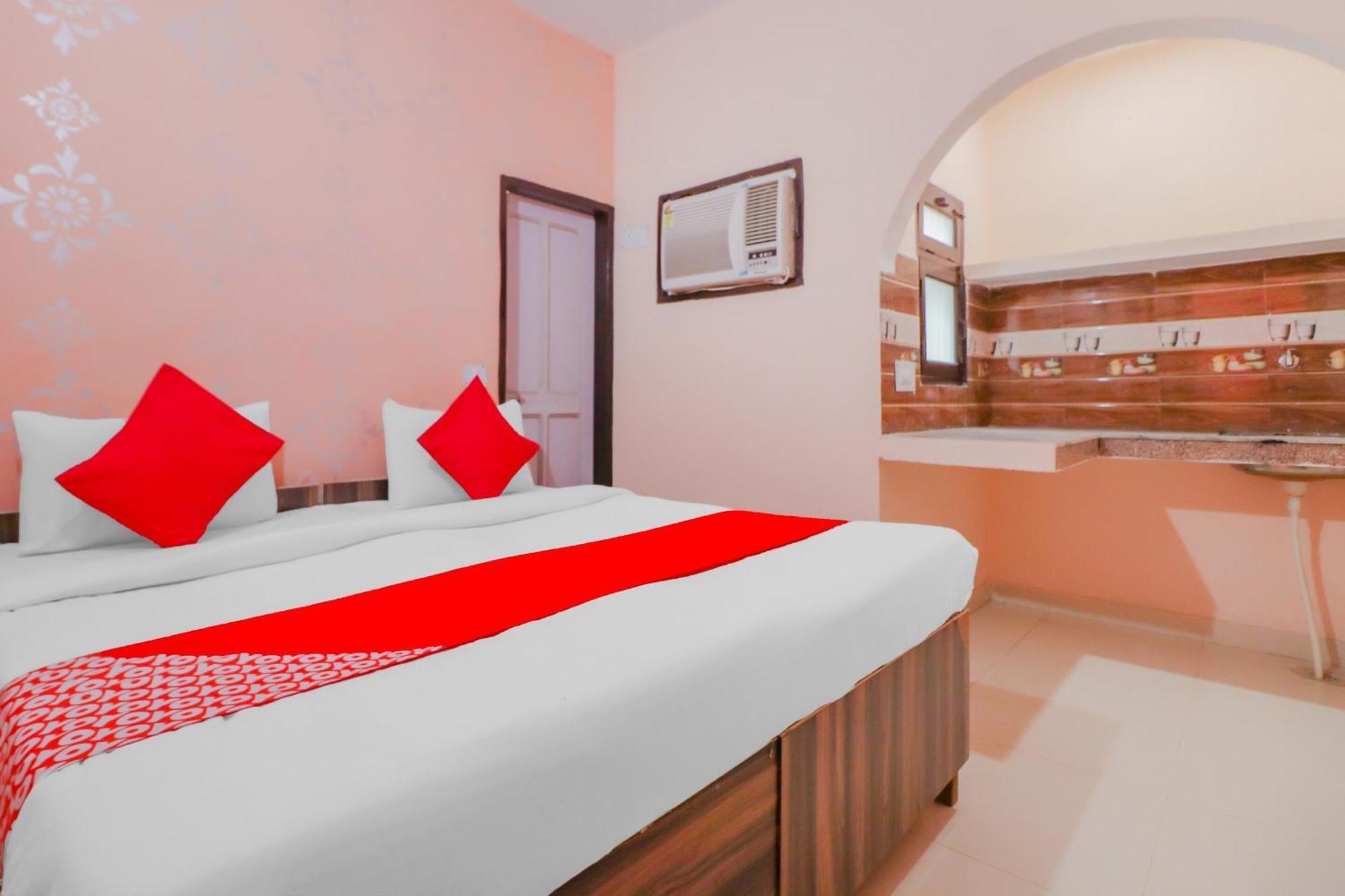 Hotel O Bhardwaj Guest House Garhi Harsaru Bagian luar foto