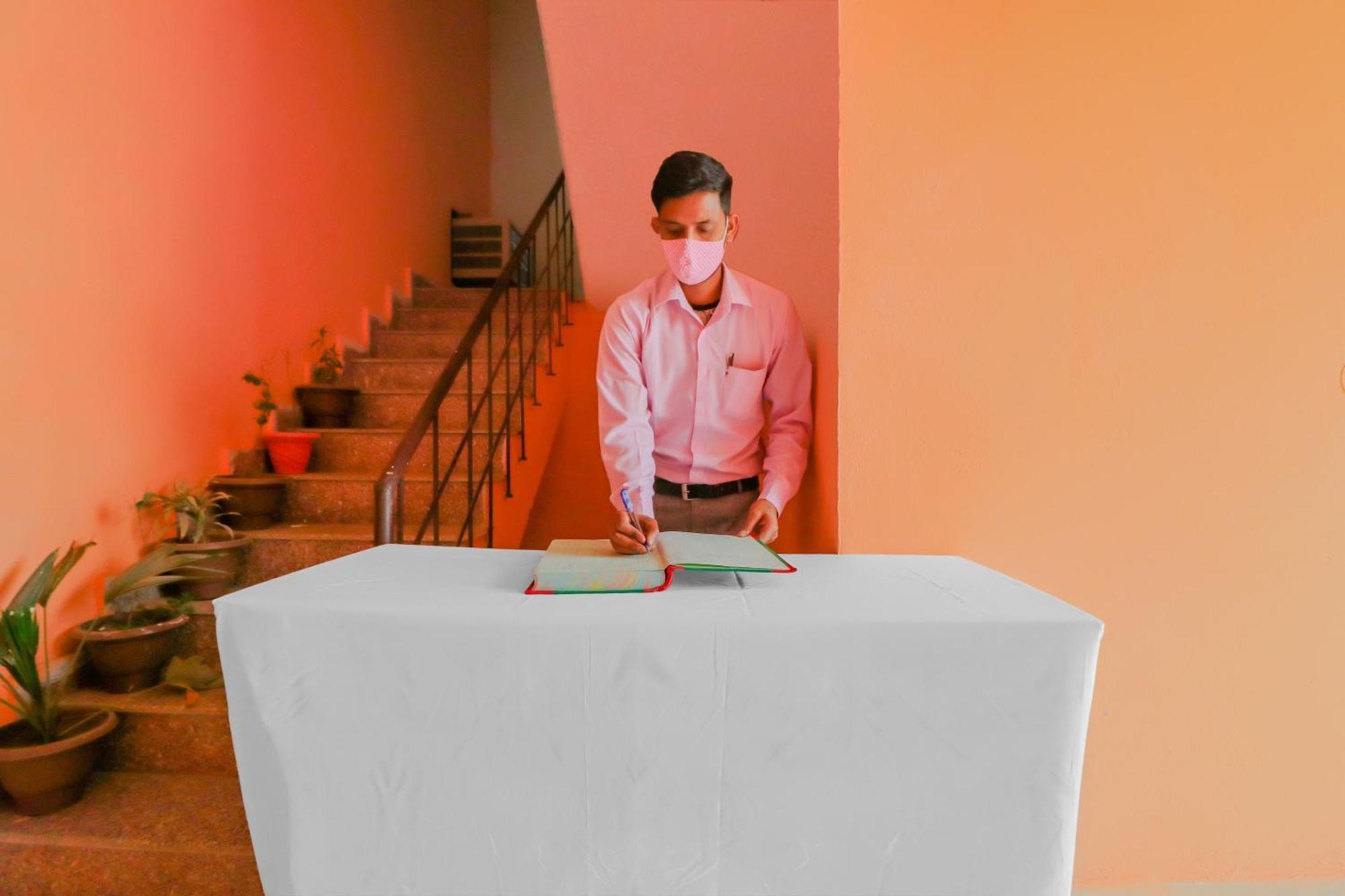 Hotel O Bhardwaj Guest House Garhi Harsaru Bagian luar foto